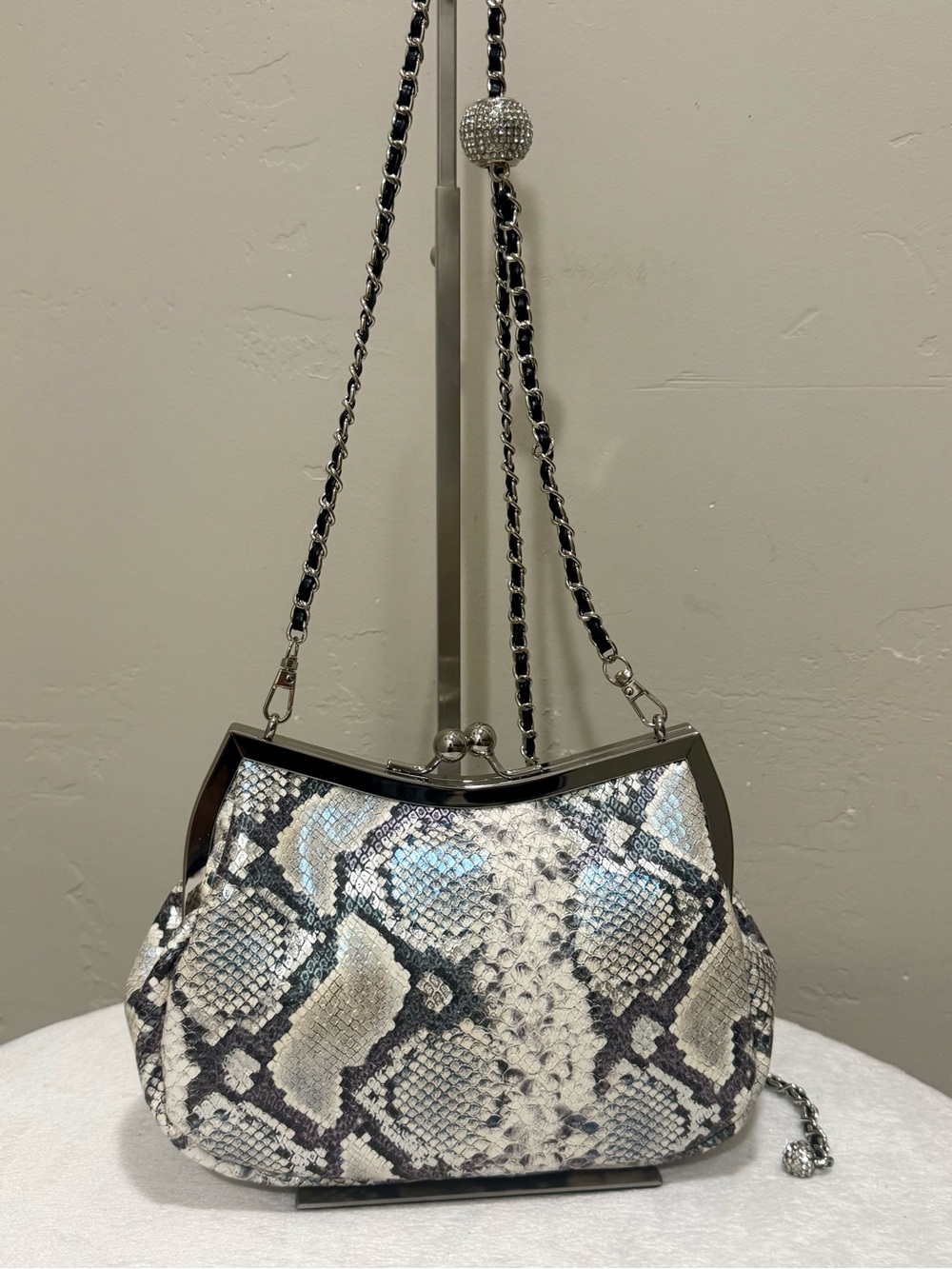 Unique Handmade Iridescent Leather Embossed Snakeskin Texture Kisslock Frame Bag